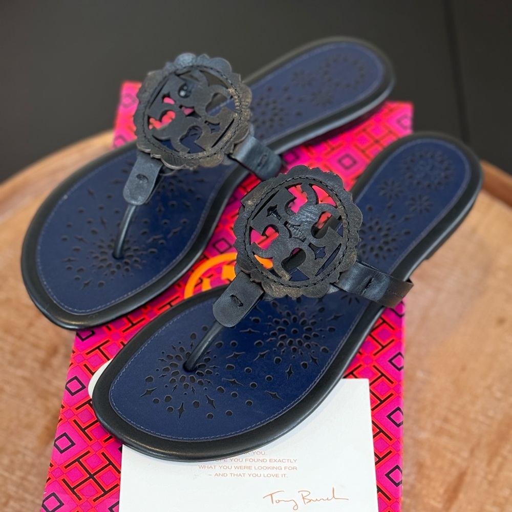 NIB $298 Tory Burch Scalloped Medallion Limited Edition Sandals